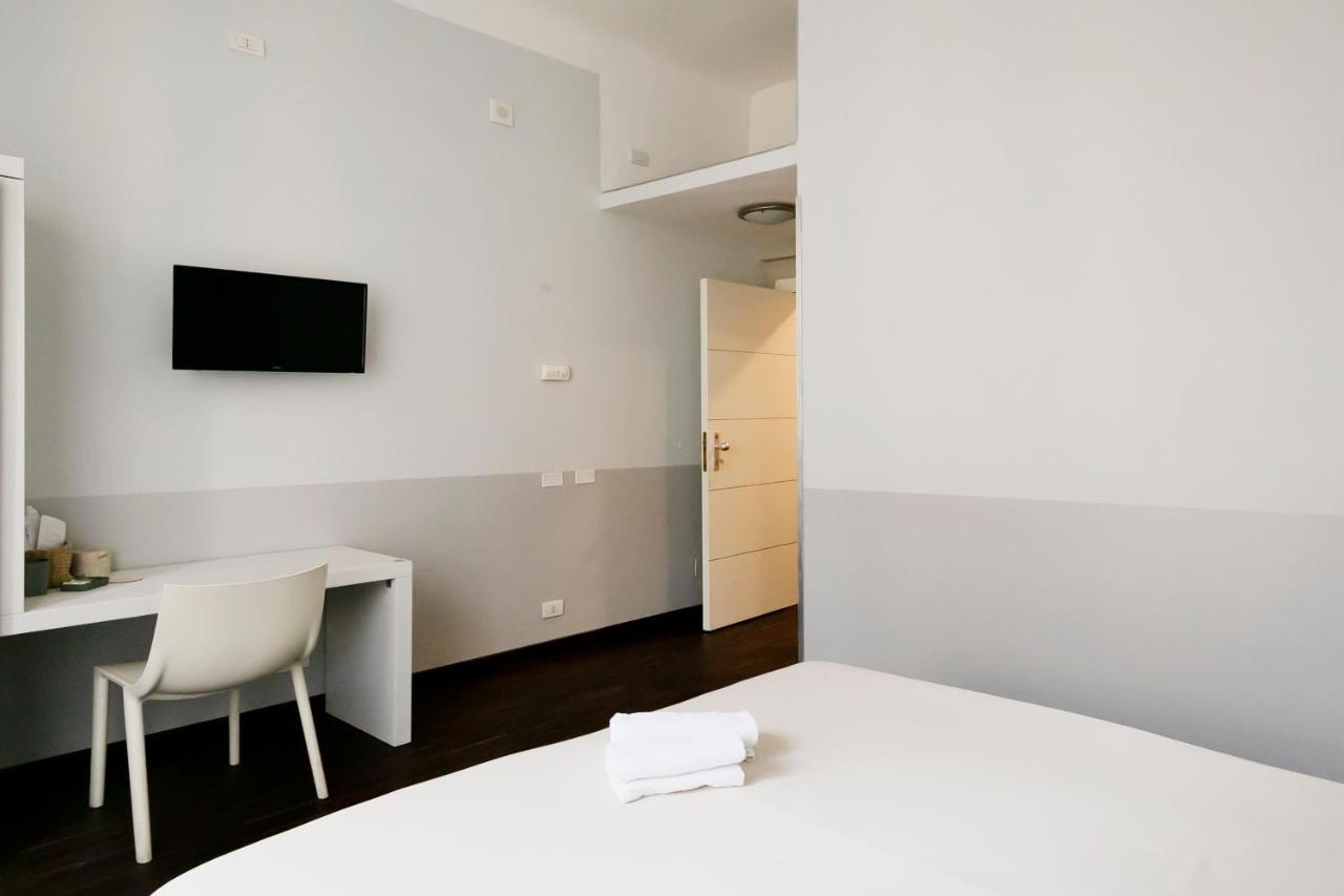 Hotel Dm69 - Termini Monti Crossroads Rzym Zewnętrze zdjęcie