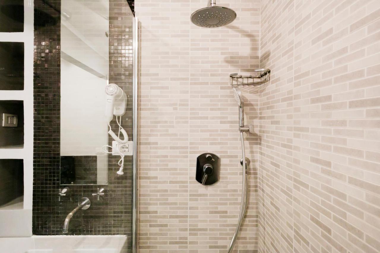 Hotel Dm69 - Termini Monti Crossroads Rzym Zewnętrze zdjęcie