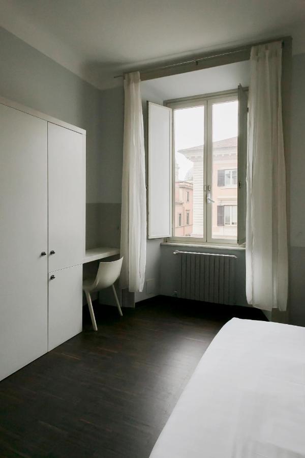 Hotel Dm69 - Termini Monti Crossroads Rzym Zewnętrze zdjęcie
