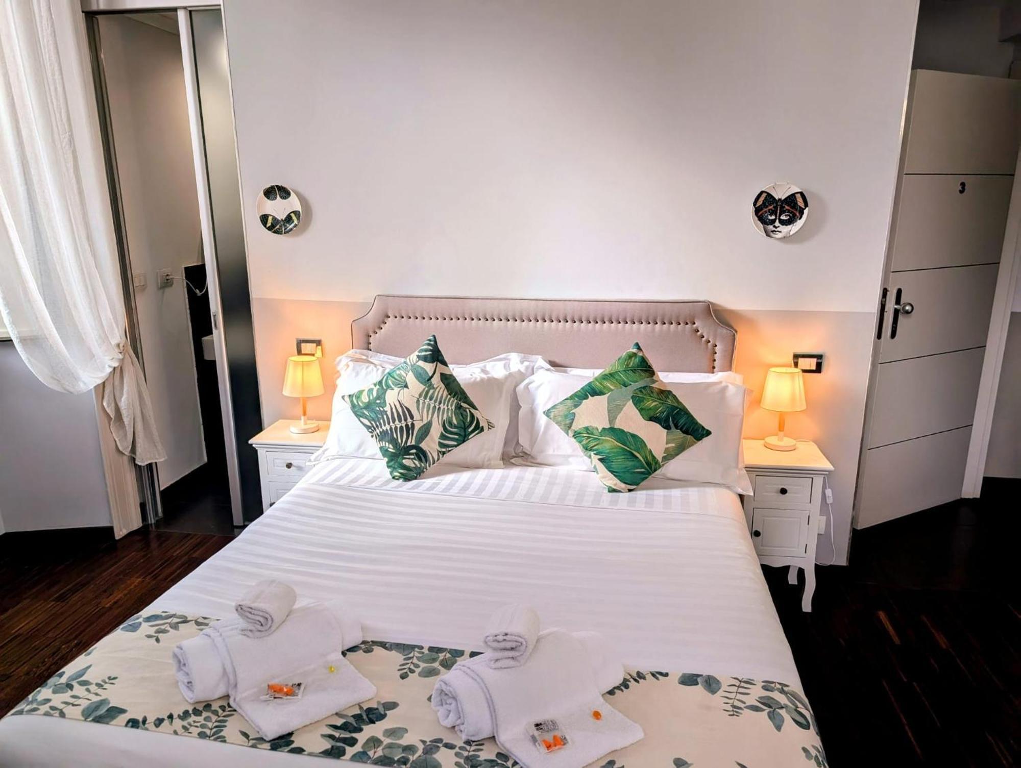 Hotel Dm69 - Termini Monti Crossroads Rzym Zewnętrze zdjęcie