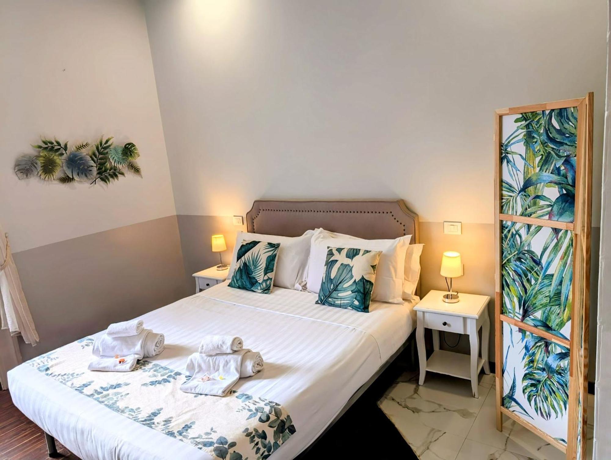 Hotel Dm69 - Termini Monti Crossroads Rzym Zewnętrze zdjęcie