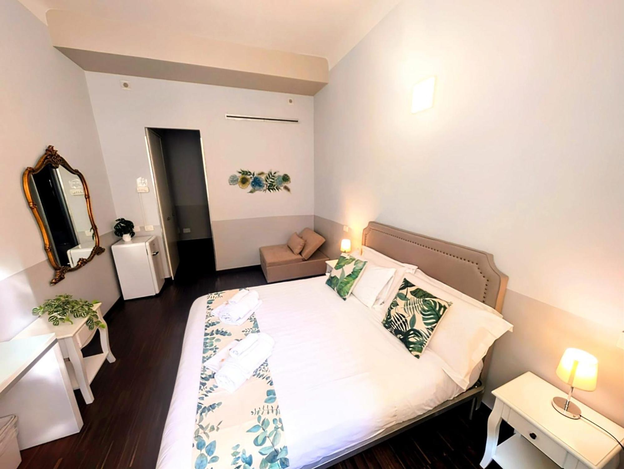 Hotel Dm69 - Termini Monti Crossroads Rzym Zewnętrze zdjęcie