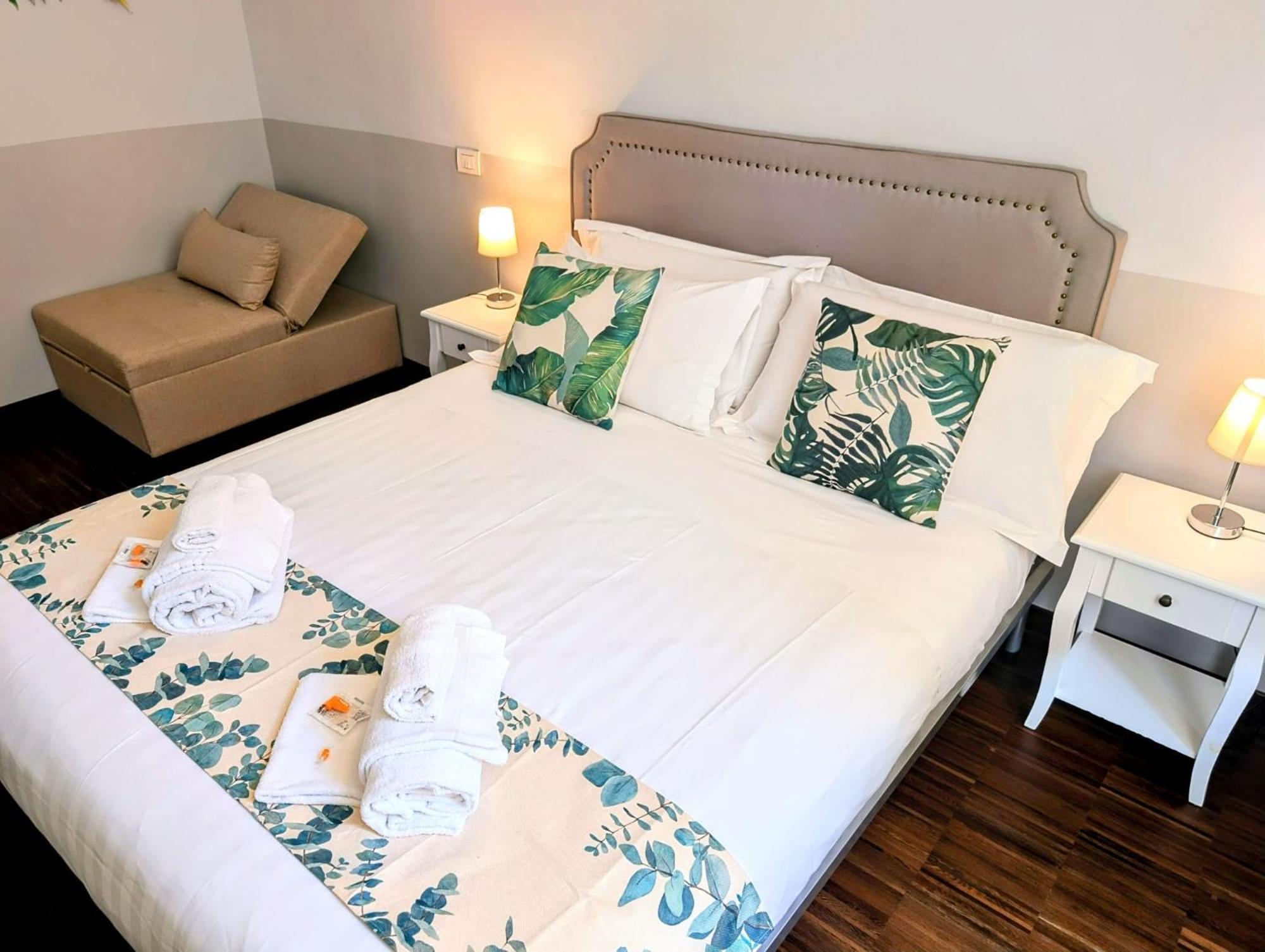 Hotel Dm69 - Termini Monti Crossroads Rzym Zewnętrze zdjęcie